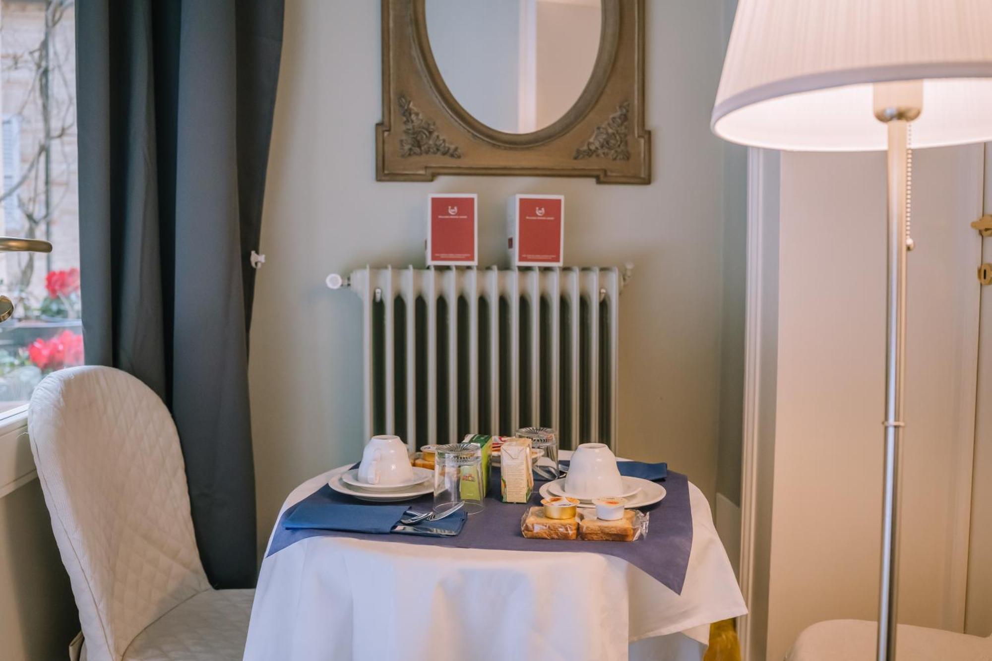 Palazzo Romani Adami Fermo Extérieur photo