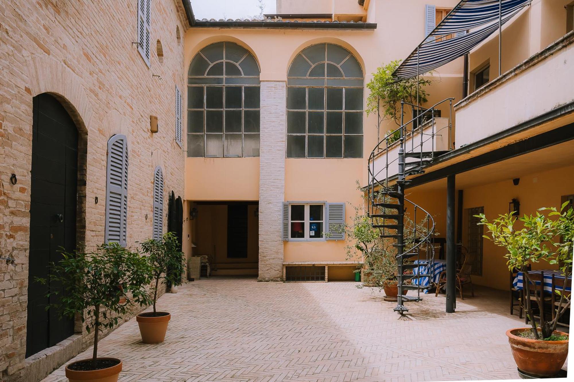 Palazzo Romani Adami Fermo Extérieur photo