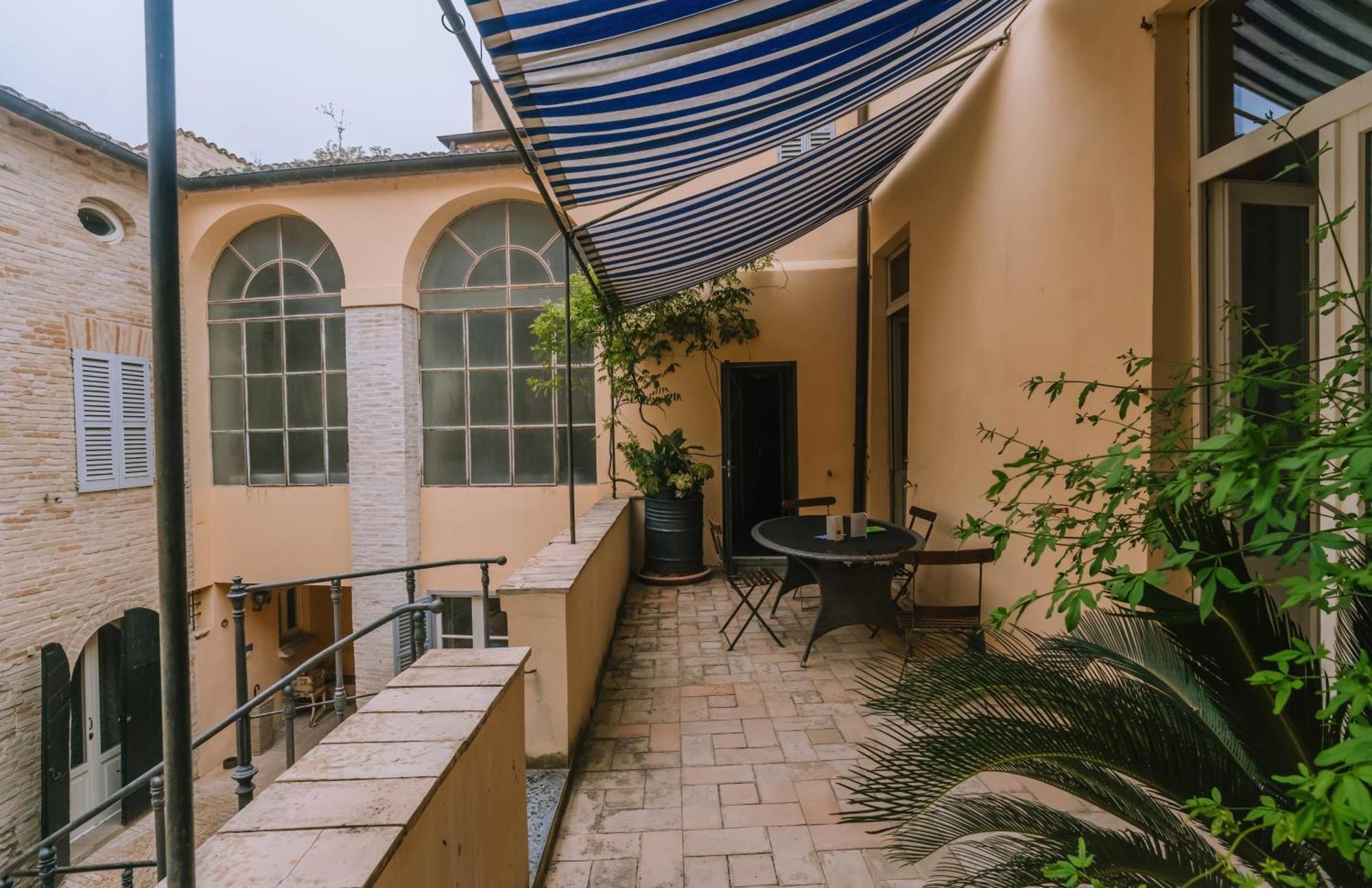 Palazzo Romani Adami Fermo Extérieur photo